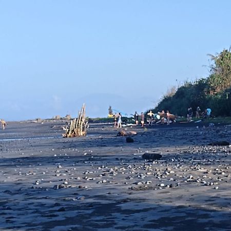 Kirra'S Beach House Pulukan Εξωτερικό φωτογραφία